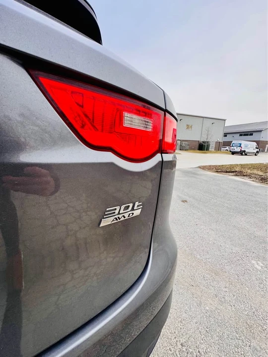 2018 Jaguar F-Pace - Image 9 of 21