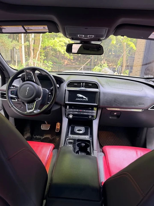 2018 Jaguar F-Pace - Image 3 of 17