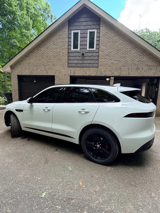 2018 Jaguar F-Pace - Image 2 of 17