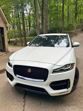 2018 Jaguar F-PACE 30t R-Sport SUV 4D