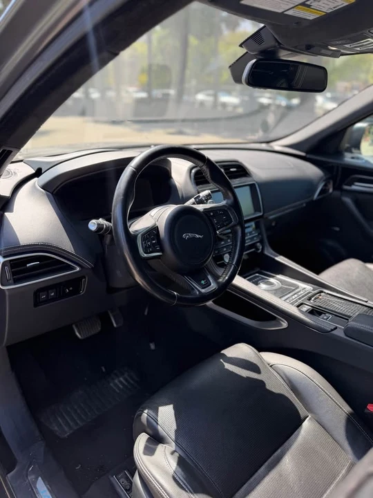 2018 Jaguar F-Pace - Image 9 of 18