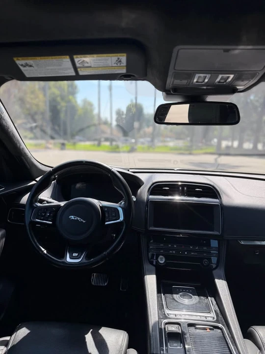 2018 Jaguar F-Pace - Image 13 of 18