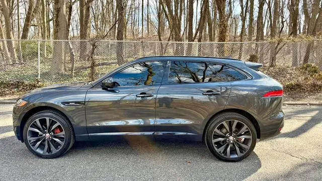 2018 Jaguar F-PACE 30t R-Sport SUV 4D