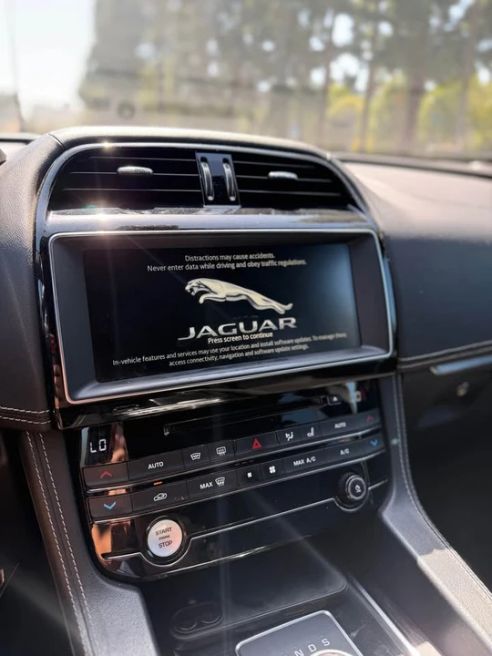 2018 Jaguar F-Pace - Image 17 of 18