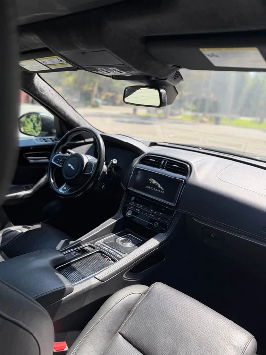 2018 Jaguar F-Pace - Image 15 of 16