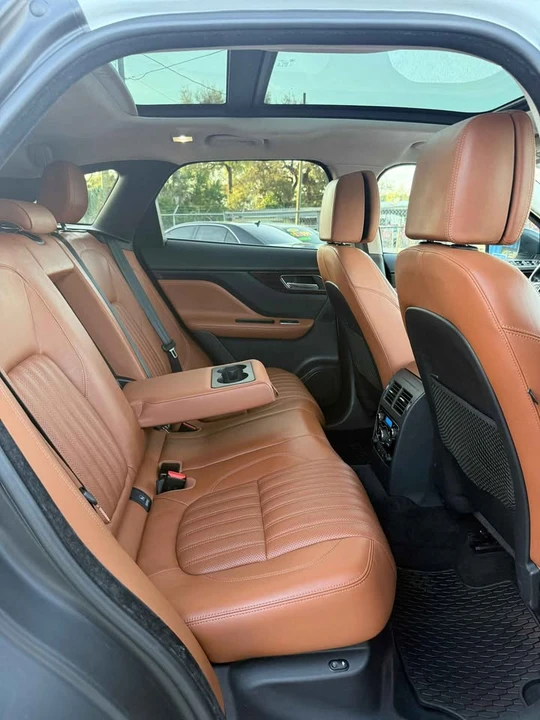 2018 Jaguar F-Pace - Image 14 of 17