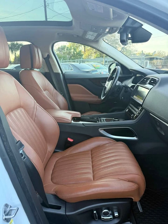 2018 Jaguar F-Pace - Image 13 of 17
