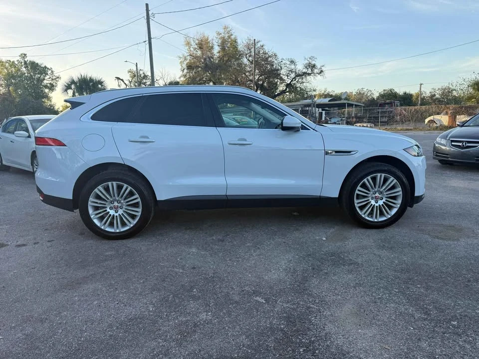 2018 Jaguar F-Pace - Image 8 of 17