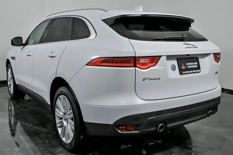 2018 Jaguar F-Pace - Image 9 of 12