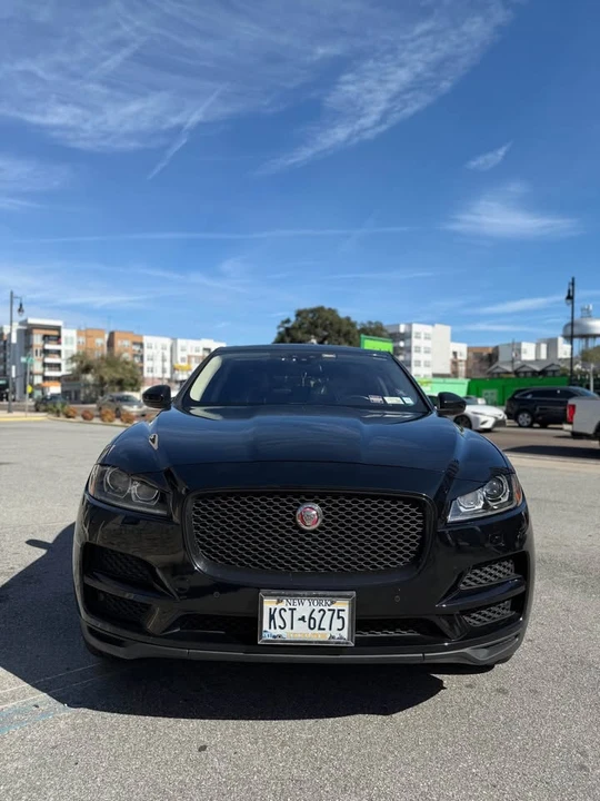 2018 Jaguar F-Pace - Image 2 of 17
