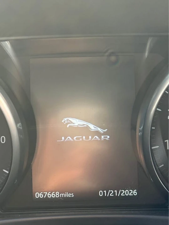 2018 Jaguar F-Pace - Image 11 of 17