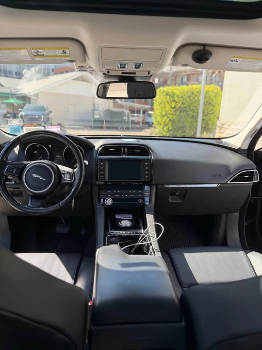 2018 Jaguar F-Pace - Image 15 of 17