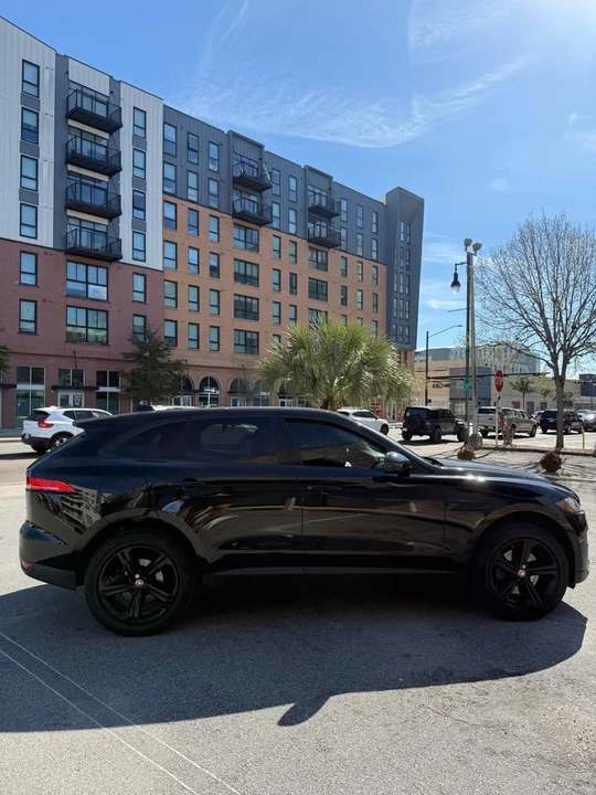 2018 Jaguar F-Pace - Image 4 of 17