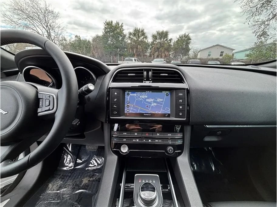 2018 Jaguar F-Pace - Image 11 of 20