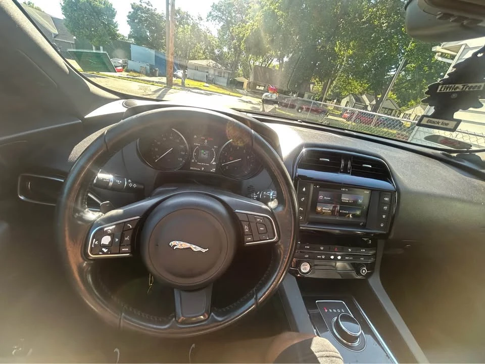 2018 Jaguar F-Pace - Image 5 of 17