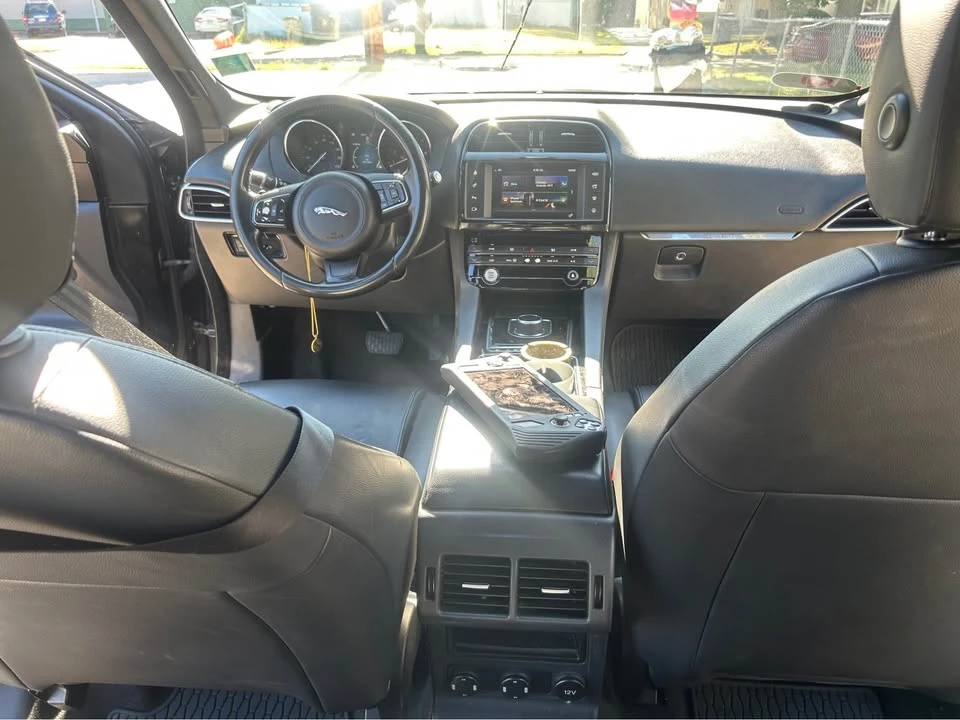 2018 Jaguar F-Pace - Image 10 of 17
