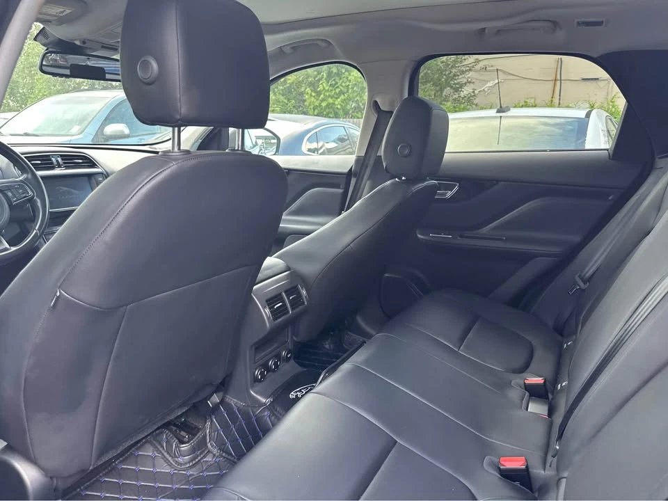 2018 Jaguar F-Pace - Image 5 of 10