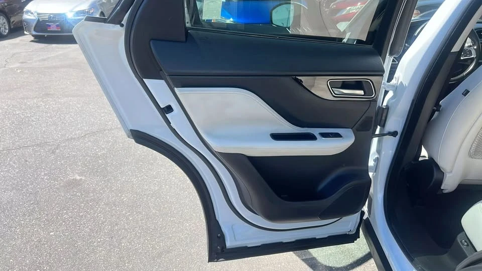 2018 Jaguar F-Pace - Image 11 of 20