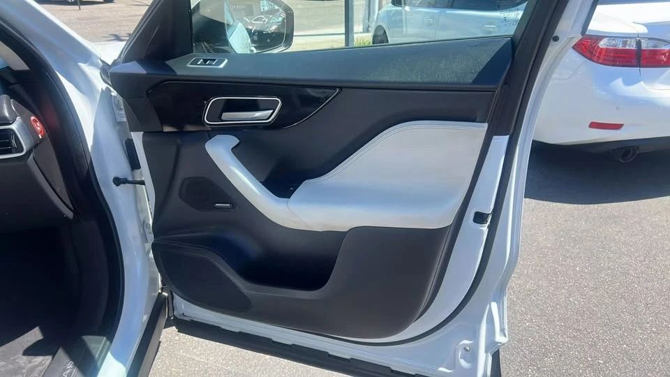 2018 Jaguar F-Pace - Image 13 of 20