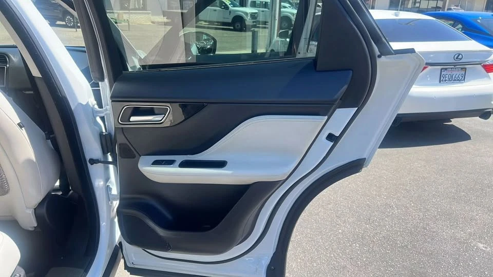 2018 Jaguar F-Pace - Image 15 of 20
