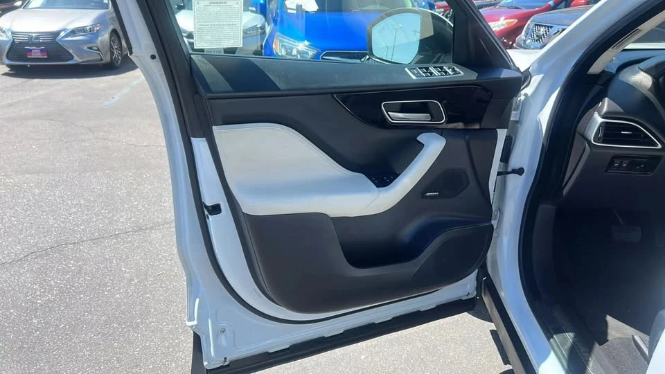 2018 Jaguar F-Pace - Image 9 of 20