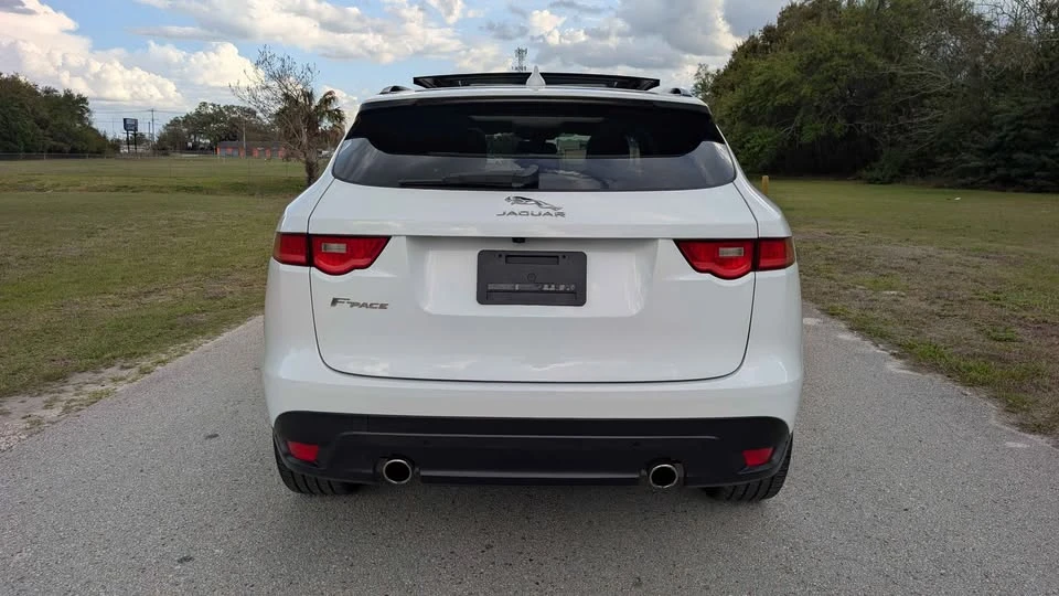 2018 Jaguar F-Pace - Image 8 of 19