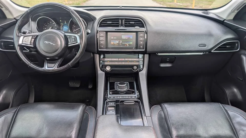 2018 Jaguar F-Pace - Image 17 of 19