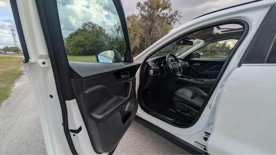 2018 Jaguar F-Pace - Image 9 of 13