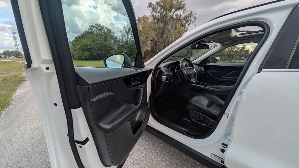 2018 Jaguar F-Pace - Image 14 of 19