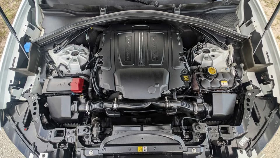 2018 Jaguar F-Pace - Image 11 of 19
