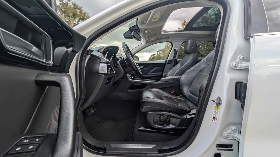 2018 Jaguar F-Pace - Image 15 of 19