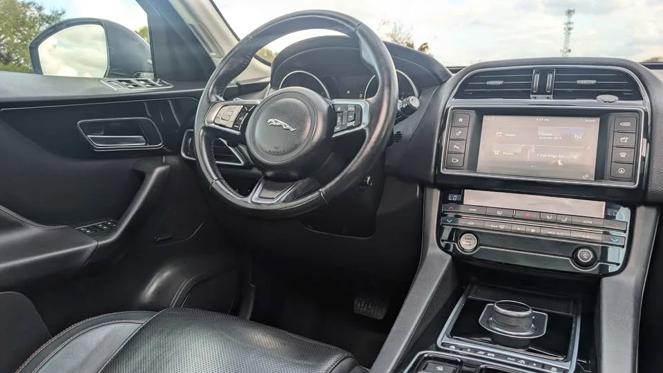 2018 Jaguar F-Pace - Image 18 of 19