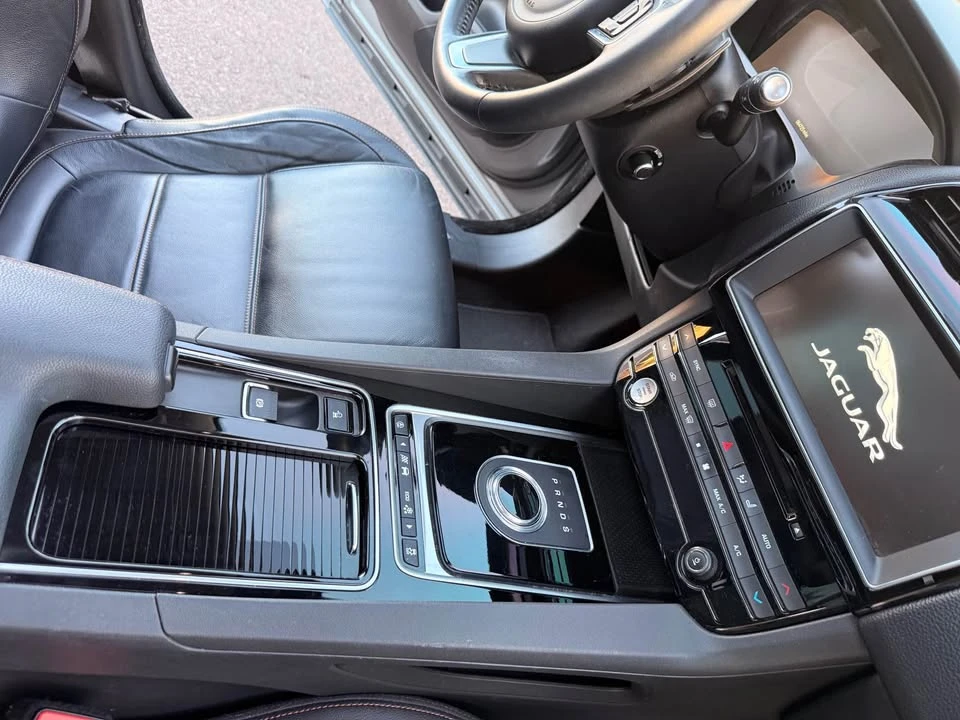 2018 Jaguar F-Pace - Image 11 of 21