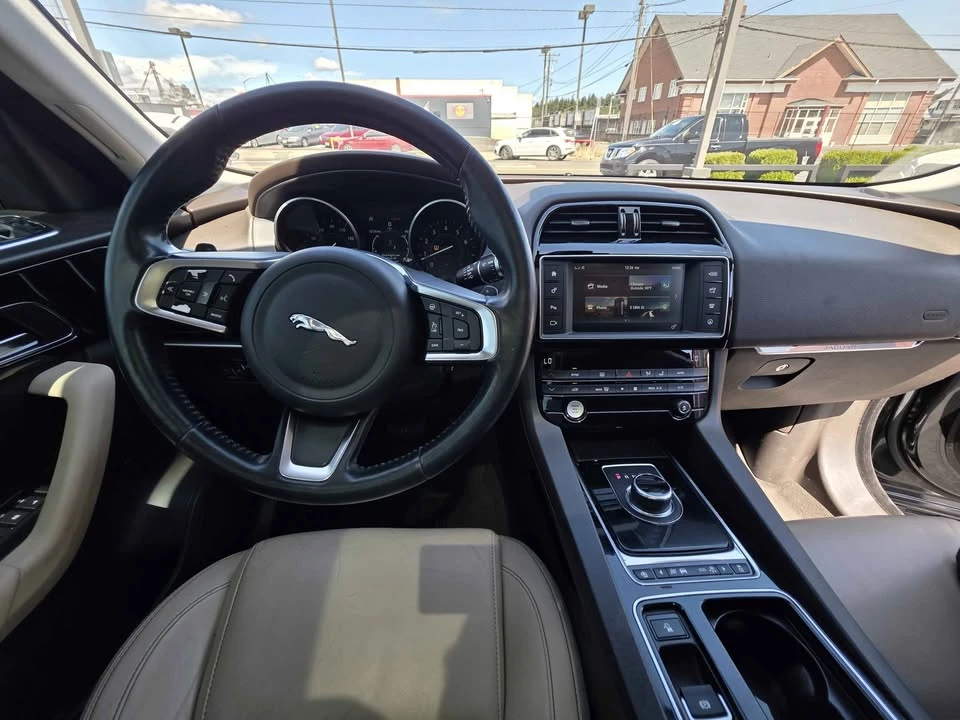 2018 Jaguar F-Pace - Image 15 of 20
