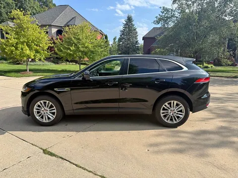 2018 Jaguar F-PACE 35t Prestige Sport Utility 4D