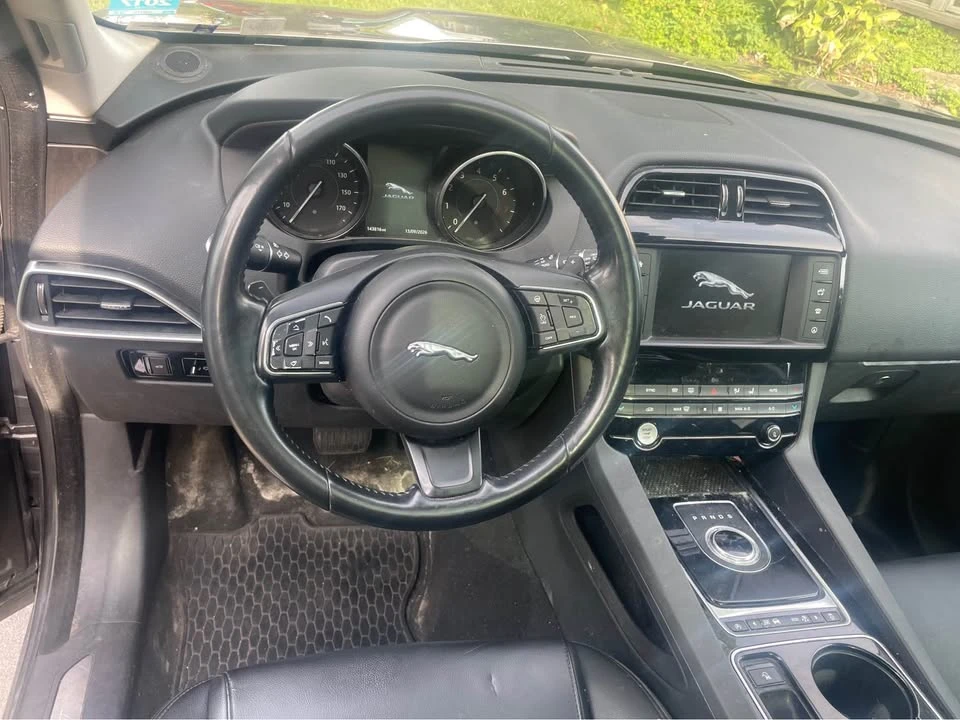 2018 Jaguar F-Pace - Image 5 of 9