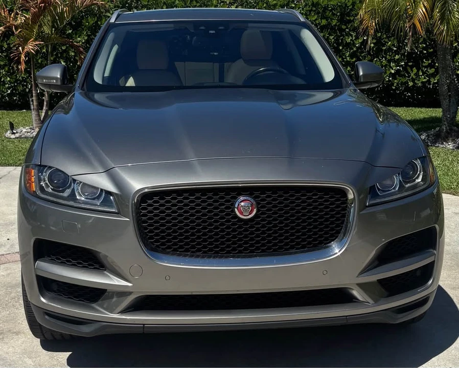 2018 Jaguar F-Pace - Image 2 of 10