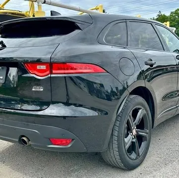 2018 Jaguar F-PACE 25T R-Sport