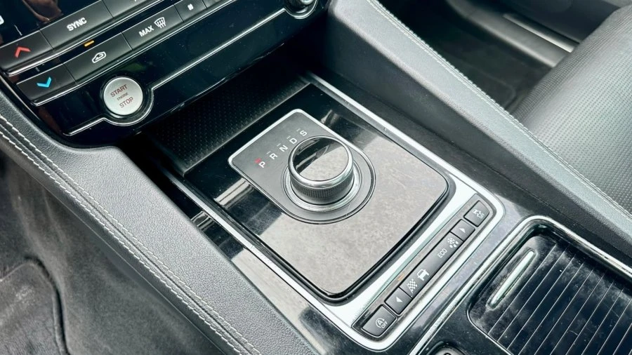 2018 Jaguar F-Pace - Image 17 of 20