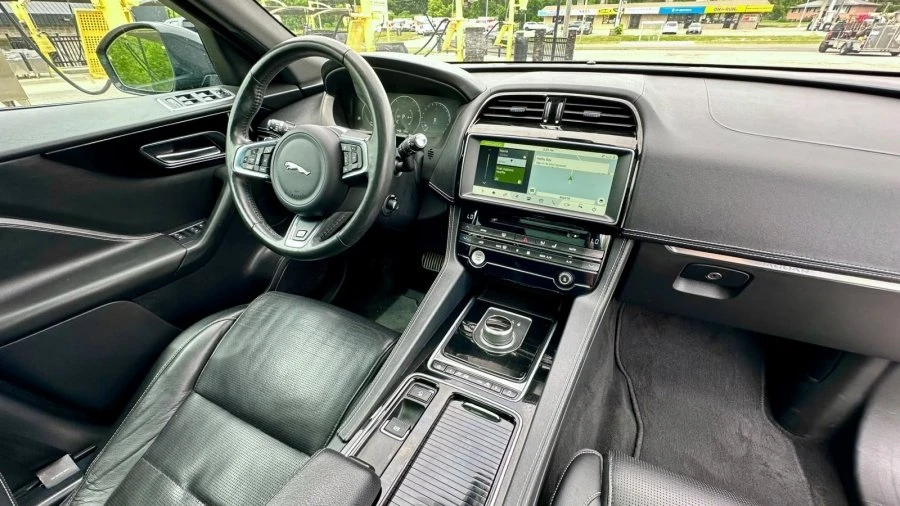 2018 Jaguar F-Pace - Image 7 of 20