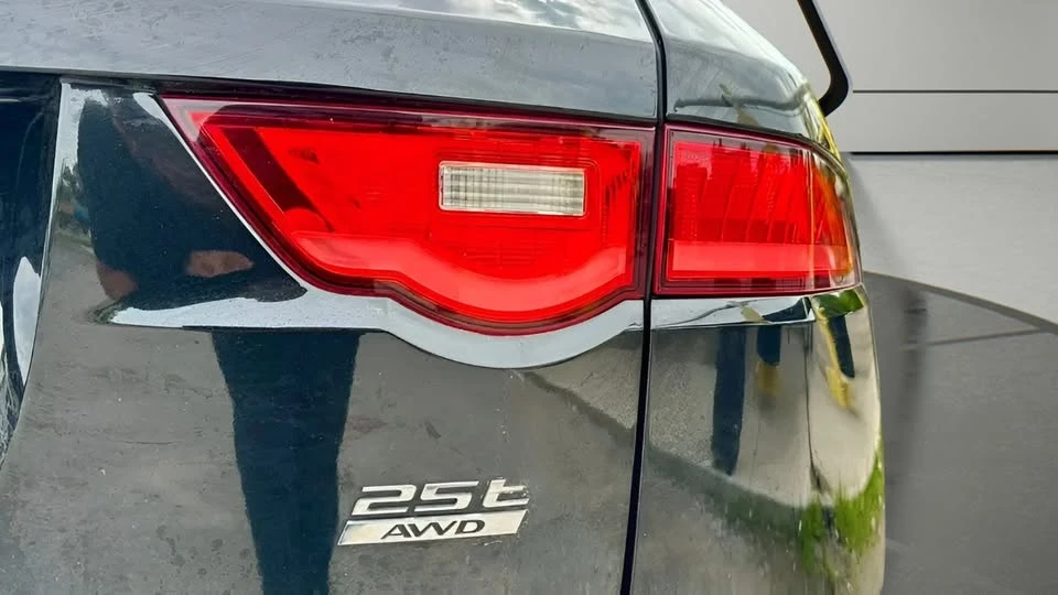 2018 Jaguar F-Pace - Image 7 of 20