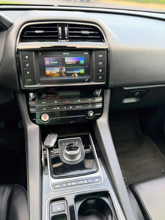 2018 Jaguar F-Pace - Image 14 of 17