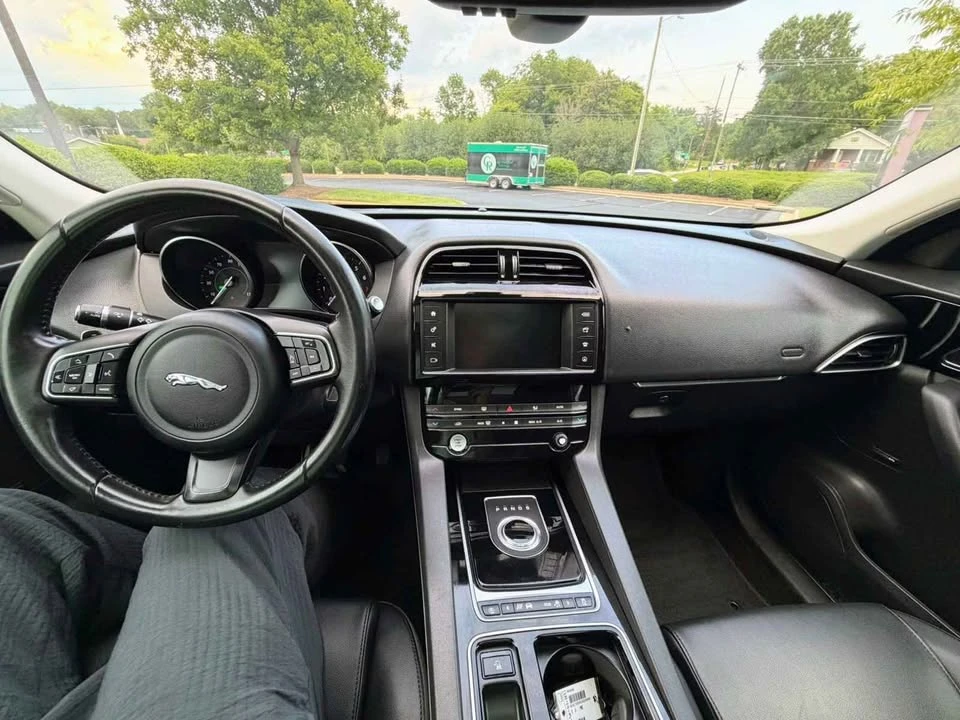 2018 Jaguar F-Pace - Image 12 of 17