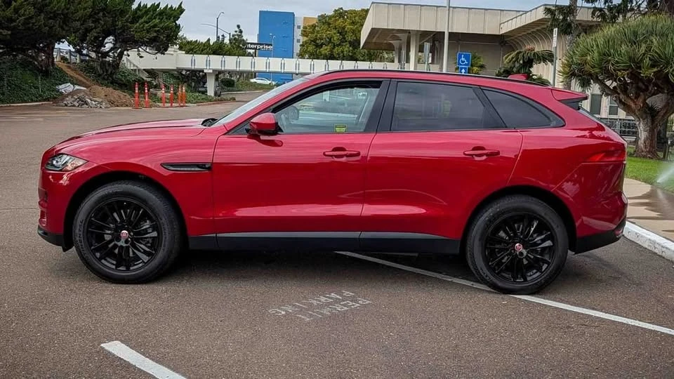 2018 Jaguar F-Pace - Image 9 of 14