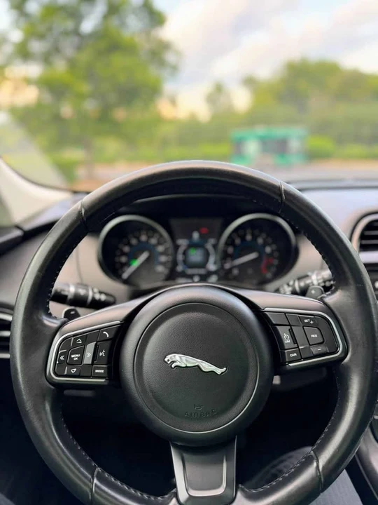 2018 Jaguar F-Pace - Image 15 of 17