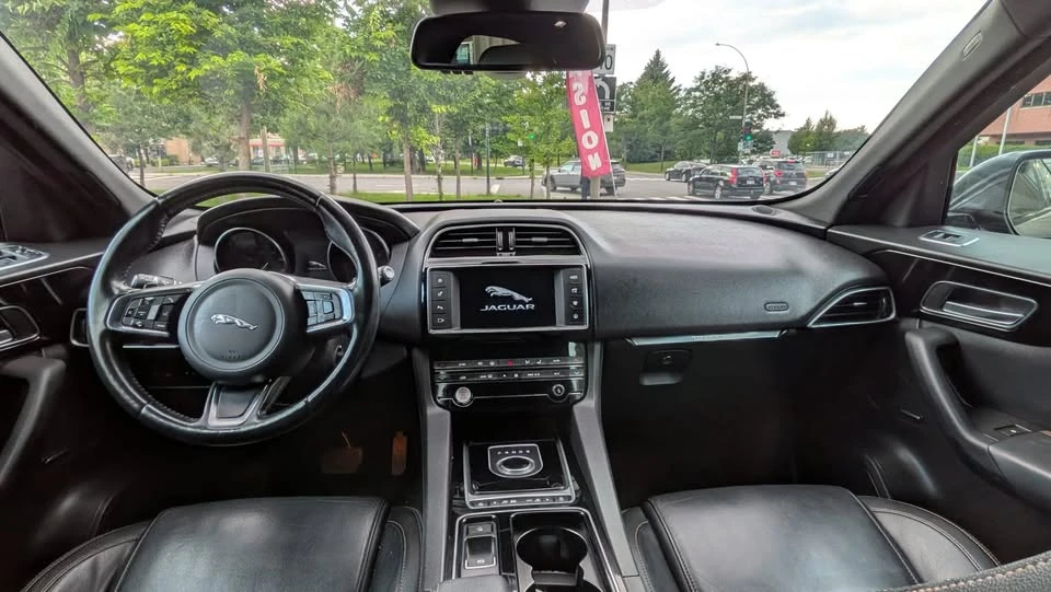 2018 Jaguar F-Pace - Image 11 of 19