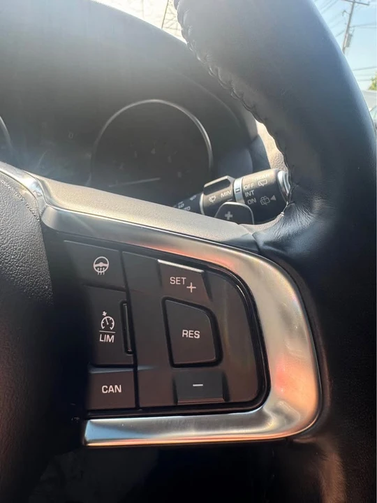 2018 Jaguar F-Pace - Image 15 of 18
