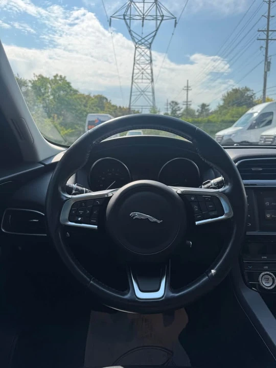 2018 Jaguar F-Pace - Image 9 of 18