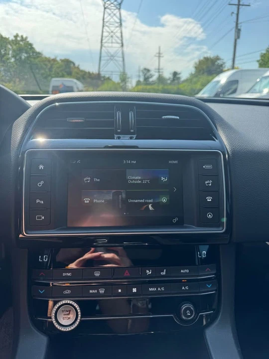 2018 Jaguar F-Pace - Image 14 of 18