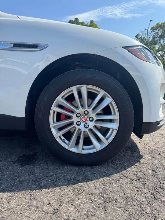 2018 Jaguar F-Pace - Image 11 of 18